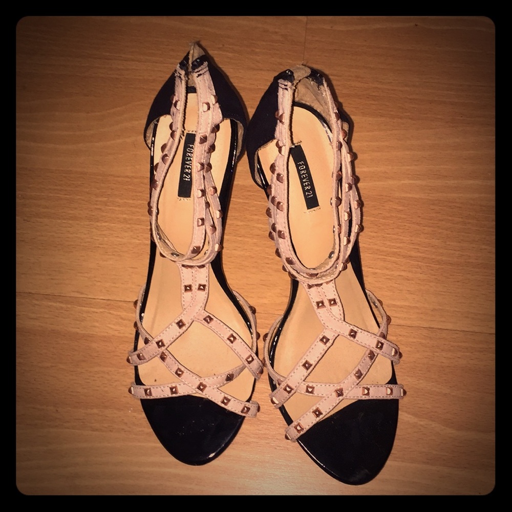Size 8 black and nude strappy sandal